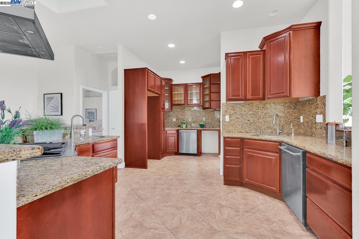 Detail Gallery Image 13 of 57 For 17300 Locust Ave, Patterson,  CA 95363 - 4 Beds | 3 Baths