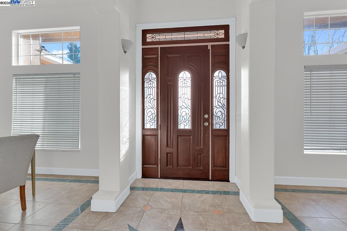 Detail Gallery Image 5 of 57 For 17300 Locust Ave, Patterson,  CA 95363 - 4 Beds | 3 Baths