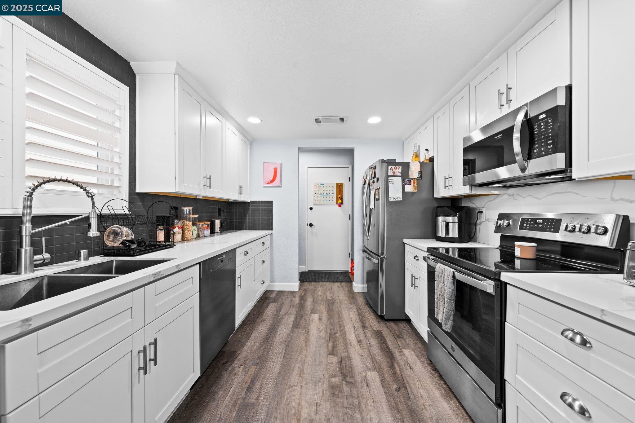 Detail Gallery Image 15 of 49 For 2253 Chelmsford Dr, Modesto,  CA 95356 - 2 Beds | 2 Baths