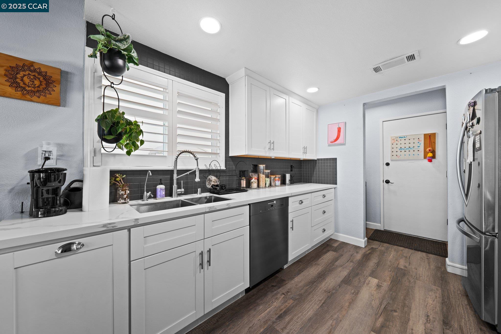 Detail Gallery Image 16 of 49 For 2253 Chelmsford Dr, Modesto,  CA 95356 - 2 Beds | 2 Baths