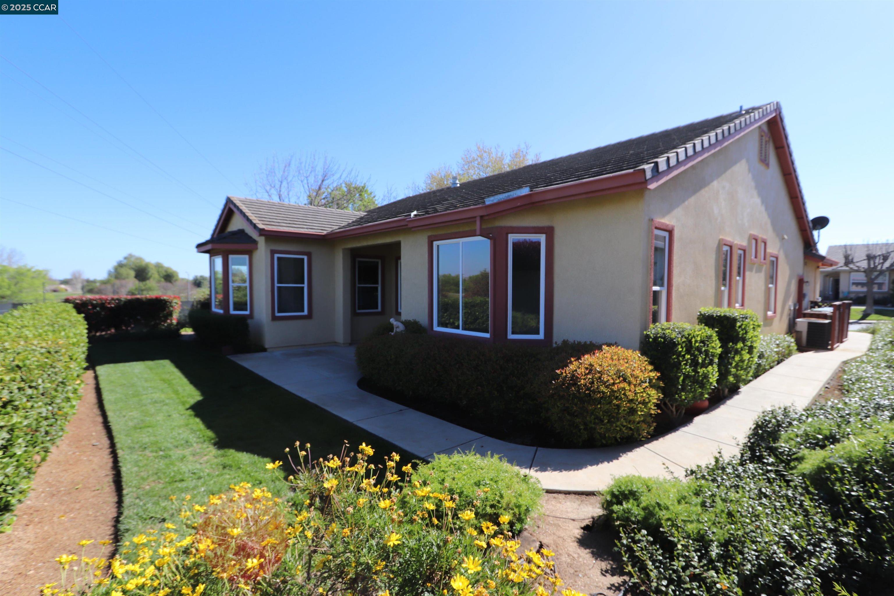 Detail Gallery Image 10 of 41 For 1090 Bountiful Way, Brentwood,  CA 94513 - 3 Beds | 2/1 Baths