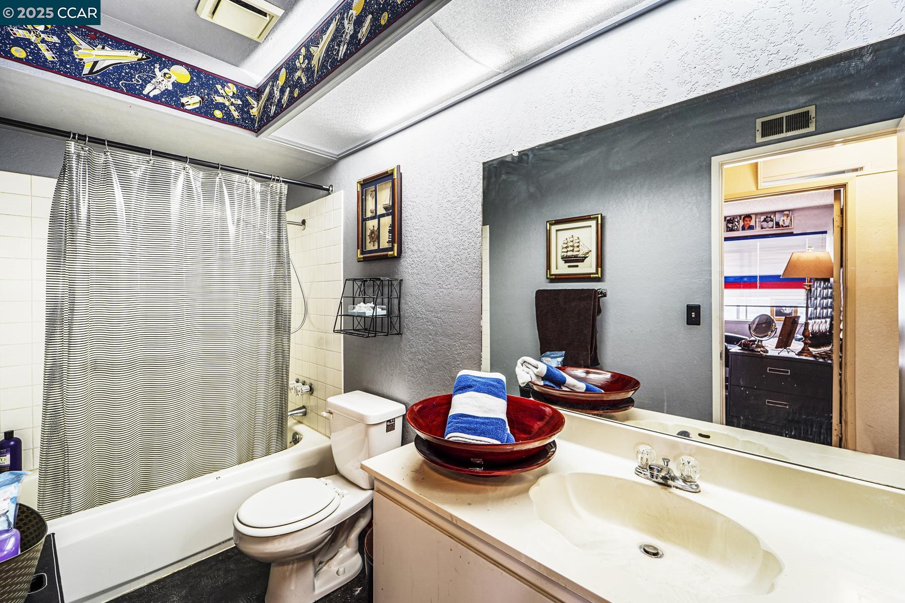 Detail Gallery Image 13 of 16 For 777 Lava Way, San Jose,  CA 95133 - 4 Beds | 2/1 Baths