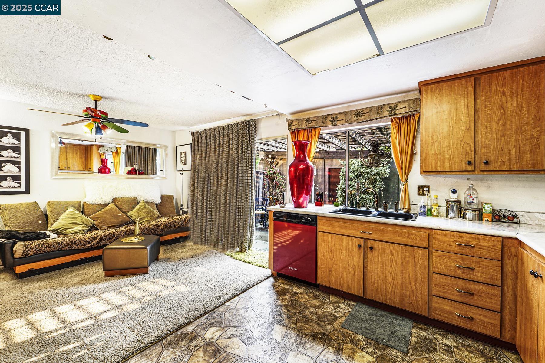 Detail Gallery Image 5 of 16 For 777 Lava Way, San Jose,  CA 95133 - 4 Beds | 2/1 Baths