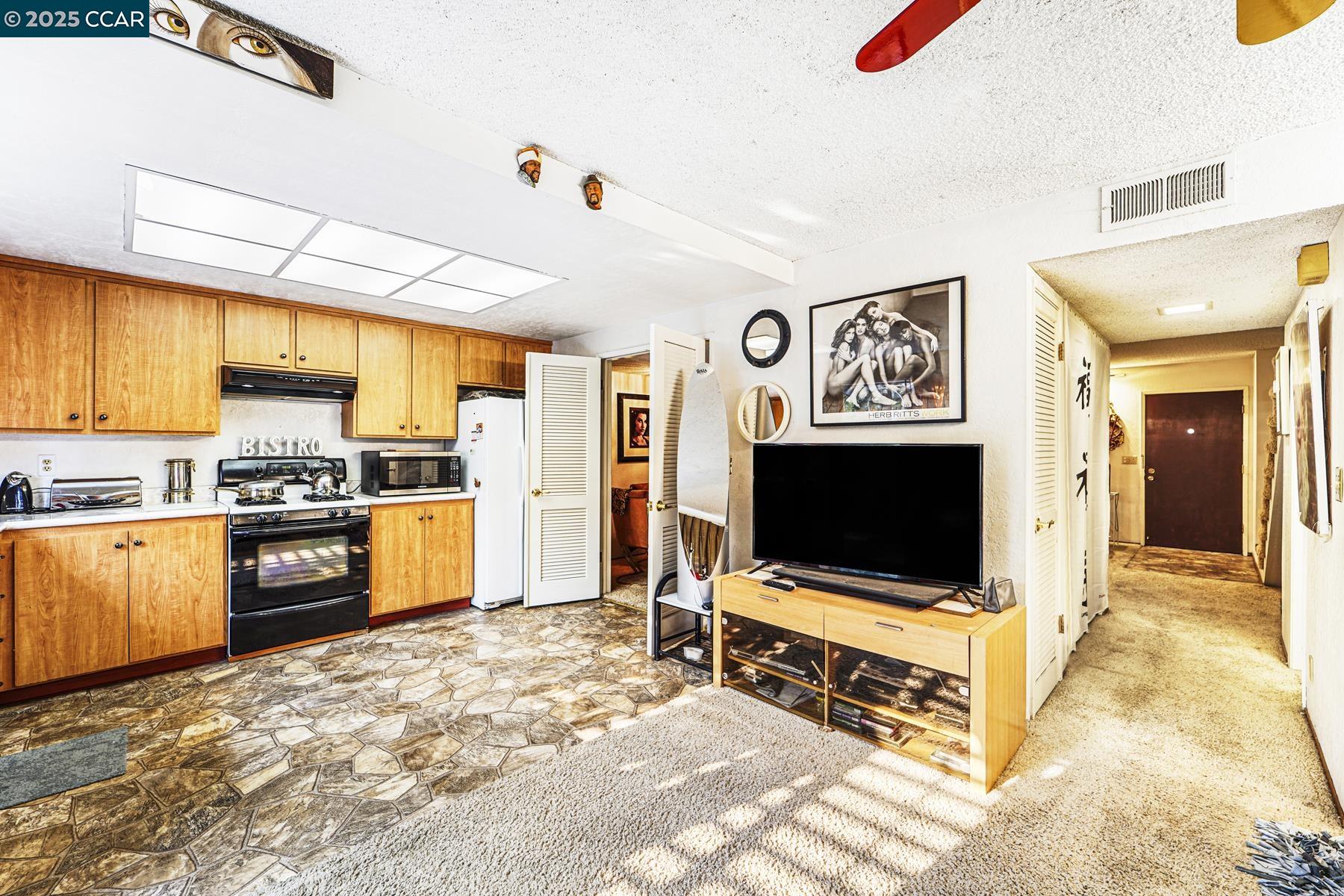 Detail Gallery Image 6 of 16 For 777 Lava Way, San Jose,  CA 95133 - 4 Beds | 2/1 Baths