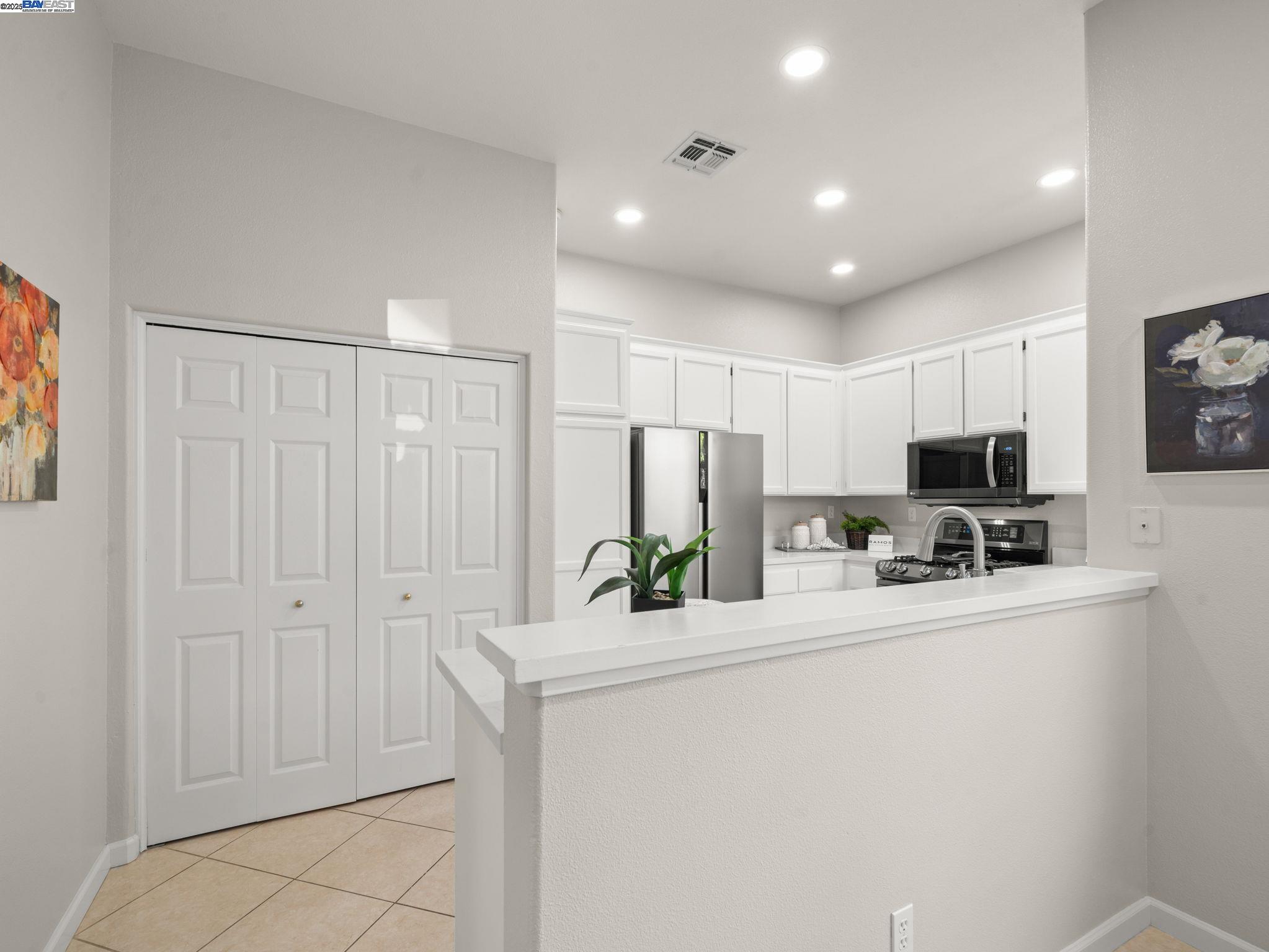 Detail Gallery Image 12 of 47 For 3769 Florian St, Pleasanton,  CA 94588 - 4 Beds | 2/1 Baths