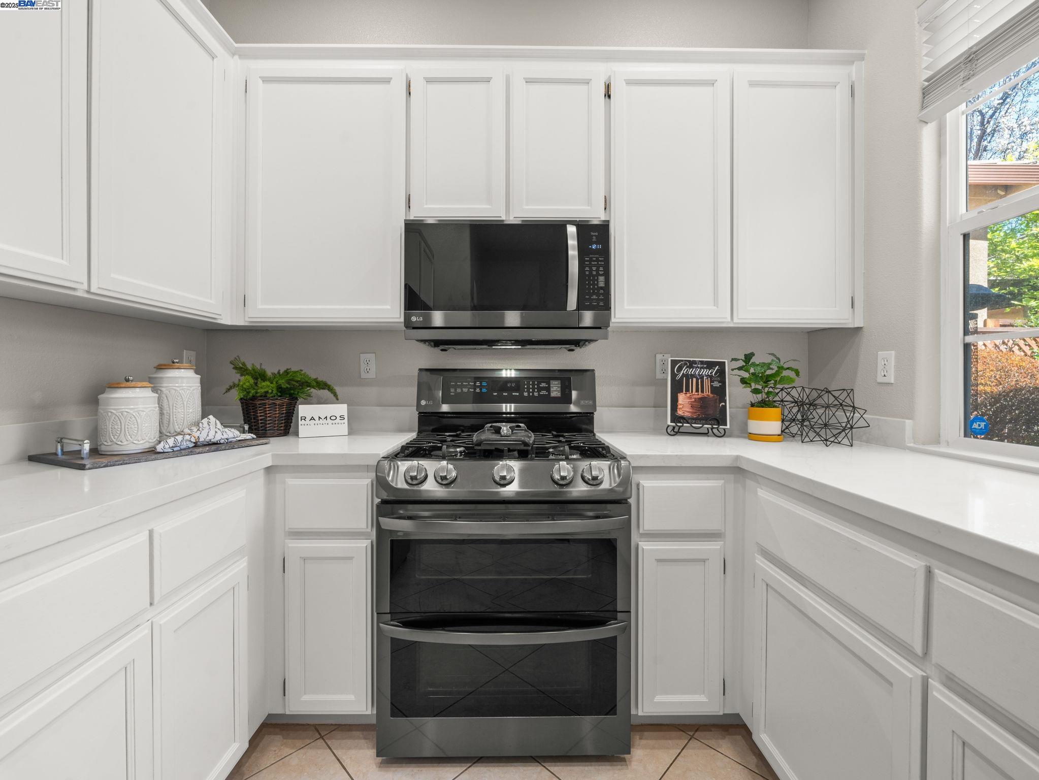 Detail Gallery Image 15 of 47 For 3769 Florian St, Pleasanton,  CA 94588 - 4 Beds | 2/1 Baths
