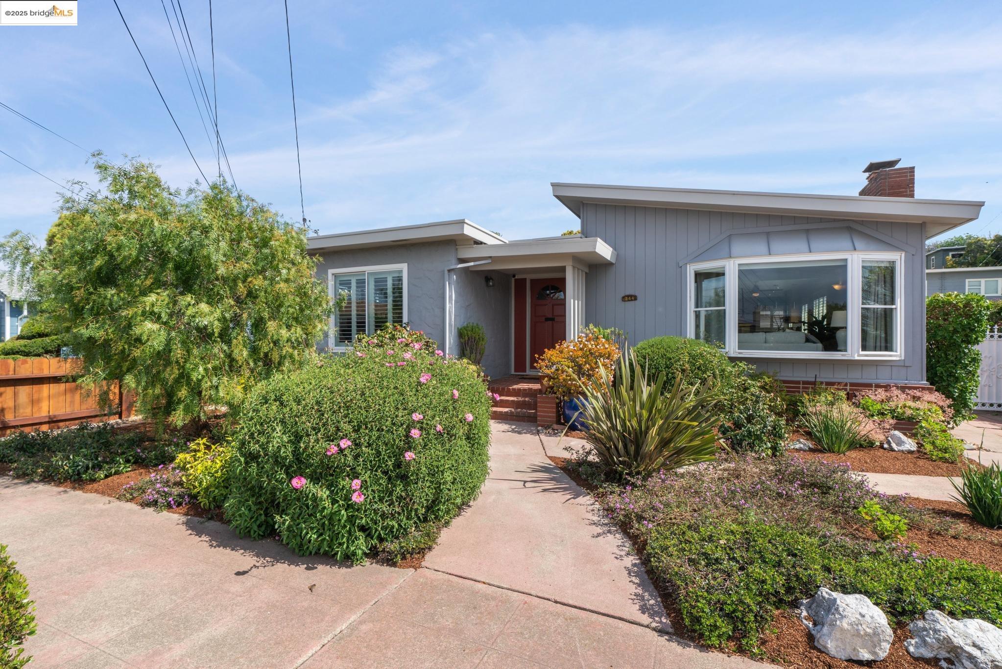 Detail Gallery Image 1 of 1 For 744 35th St, Richmond,  CA 94805 - 3 Beds | 2/1 Baths
