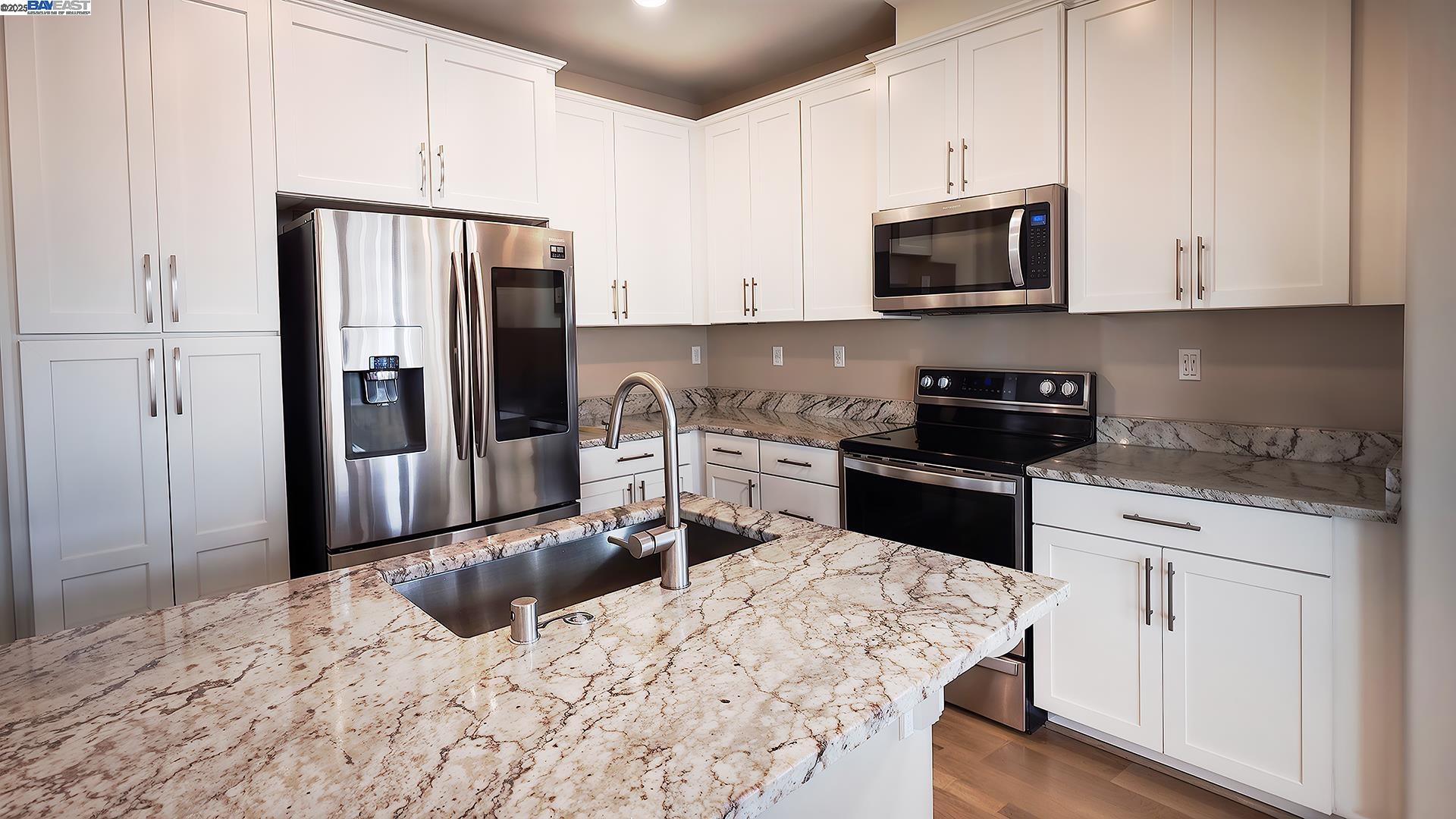 Detail Gallery Image 12 of 47 For 47 Tidal Way, San Mateo,  CA 94401 - 2 Beds | 2/1 Baths