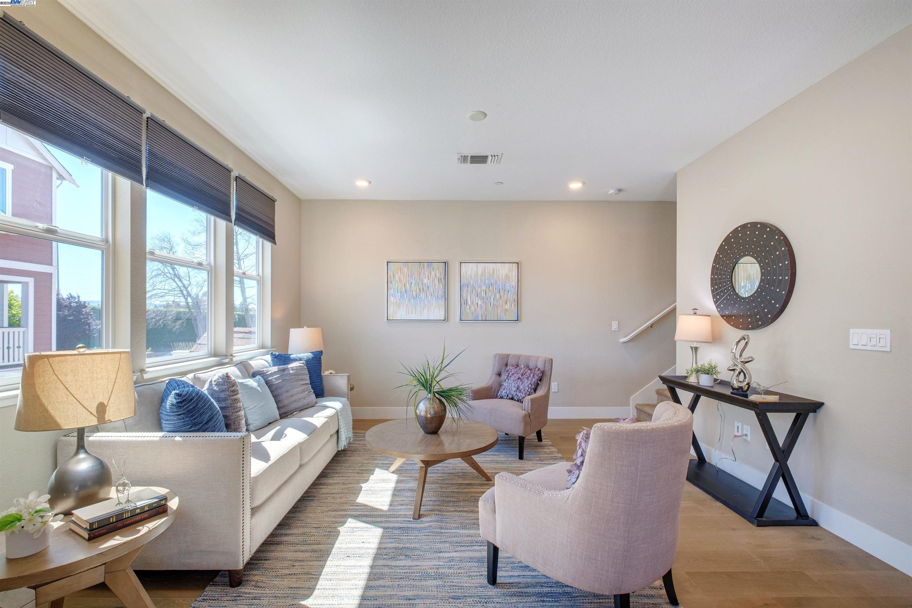 Detail Gallery Image 4 of 47 For 47 Tidal Way, San Mateo,  CA 94401 - 2 Beds | 2/1 Baths