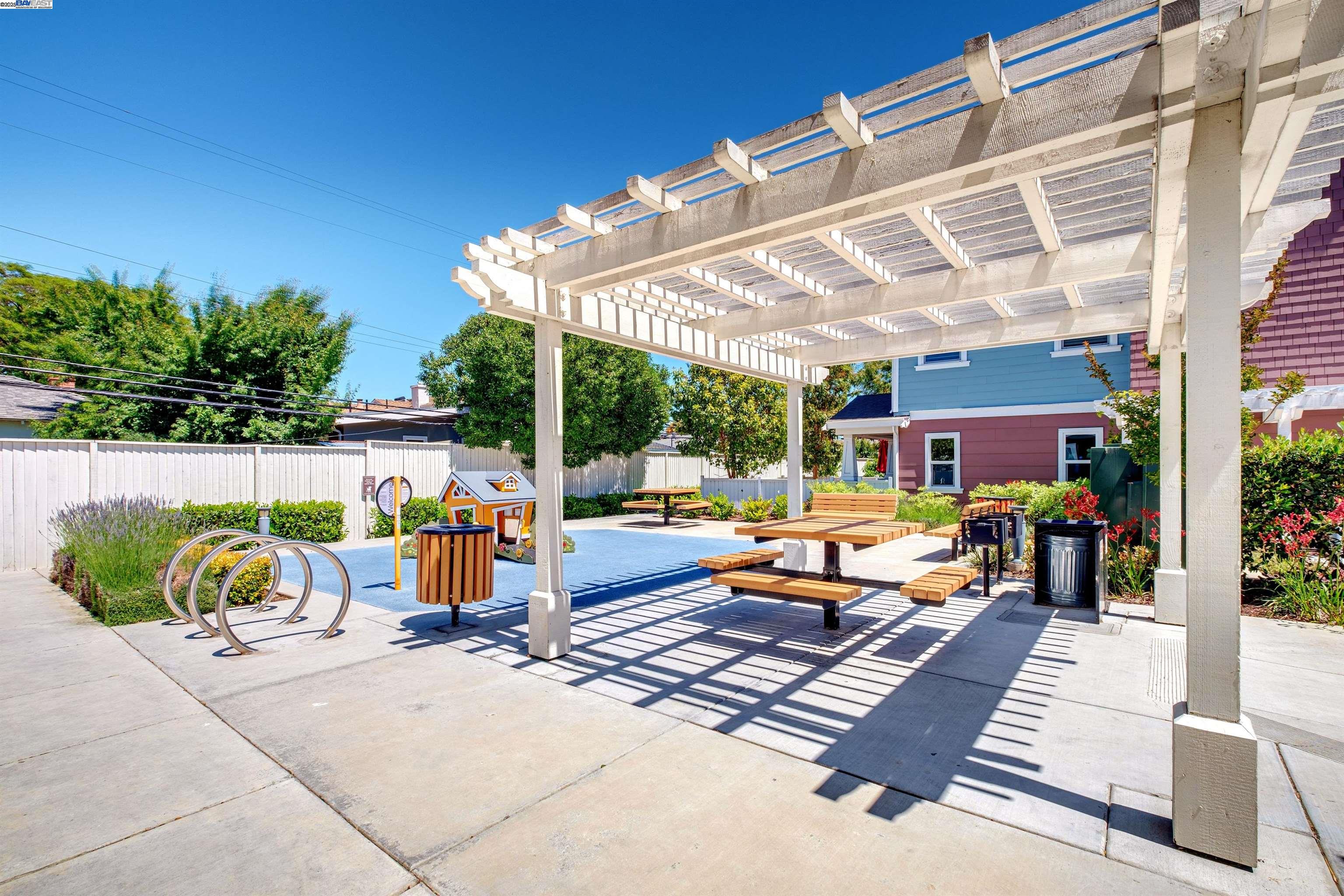 Detail Gallery Image 44 of 47 For 47 Tidal Way, San Mateo,  CA 94401 - 2 Beds | 2/1 Baths