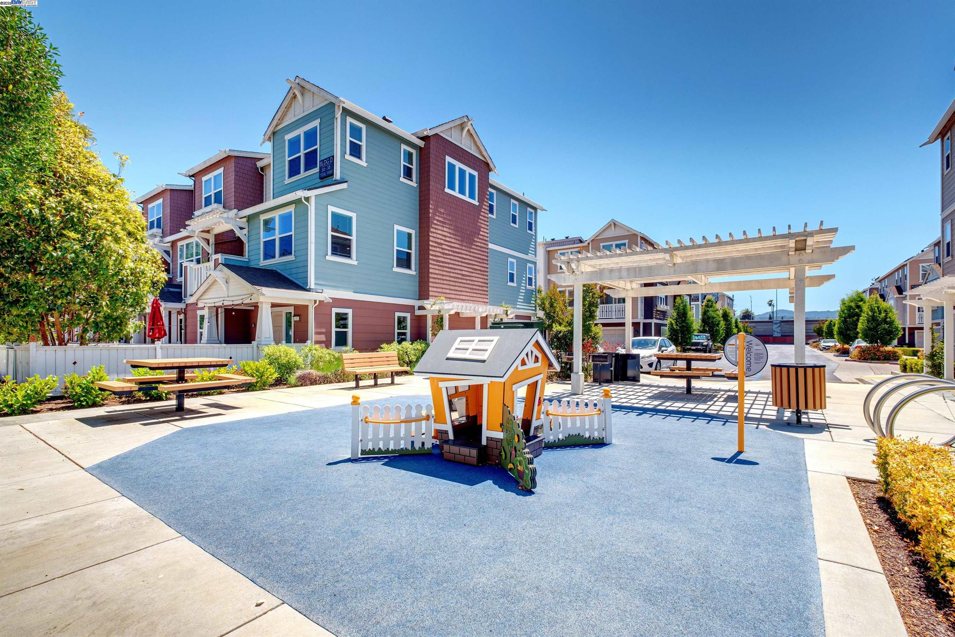 Detail Gallery Image 45 of 47 For 47 Tidal Way, San Mateo,  CA 94401 - 2 Beds | 2/1 Baths