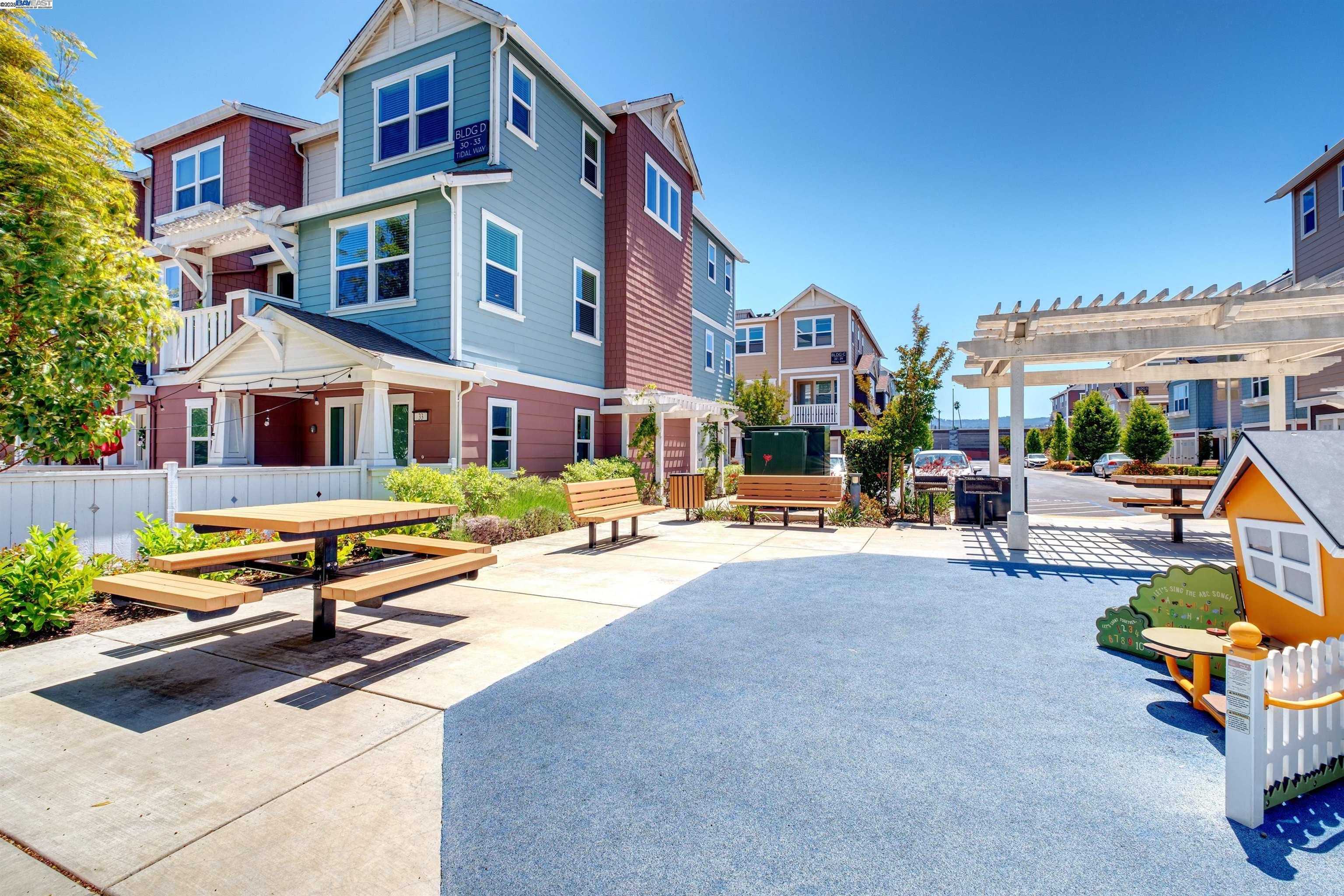 Detail Gallery Image 46 of 47 For 47 Tidal Way, San Mateo,  CA 94401 - 2 Beds | 2/1 Baths