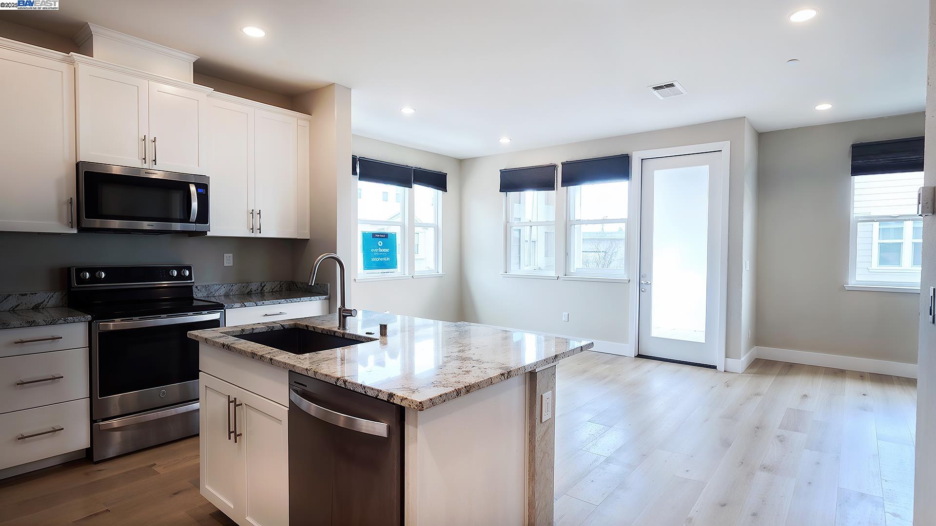 Detail Gallery Image 7 of 47 For 47 Tidal Way, San Mateo,  CA 94401 - 2 Beds | 2/1 Baths