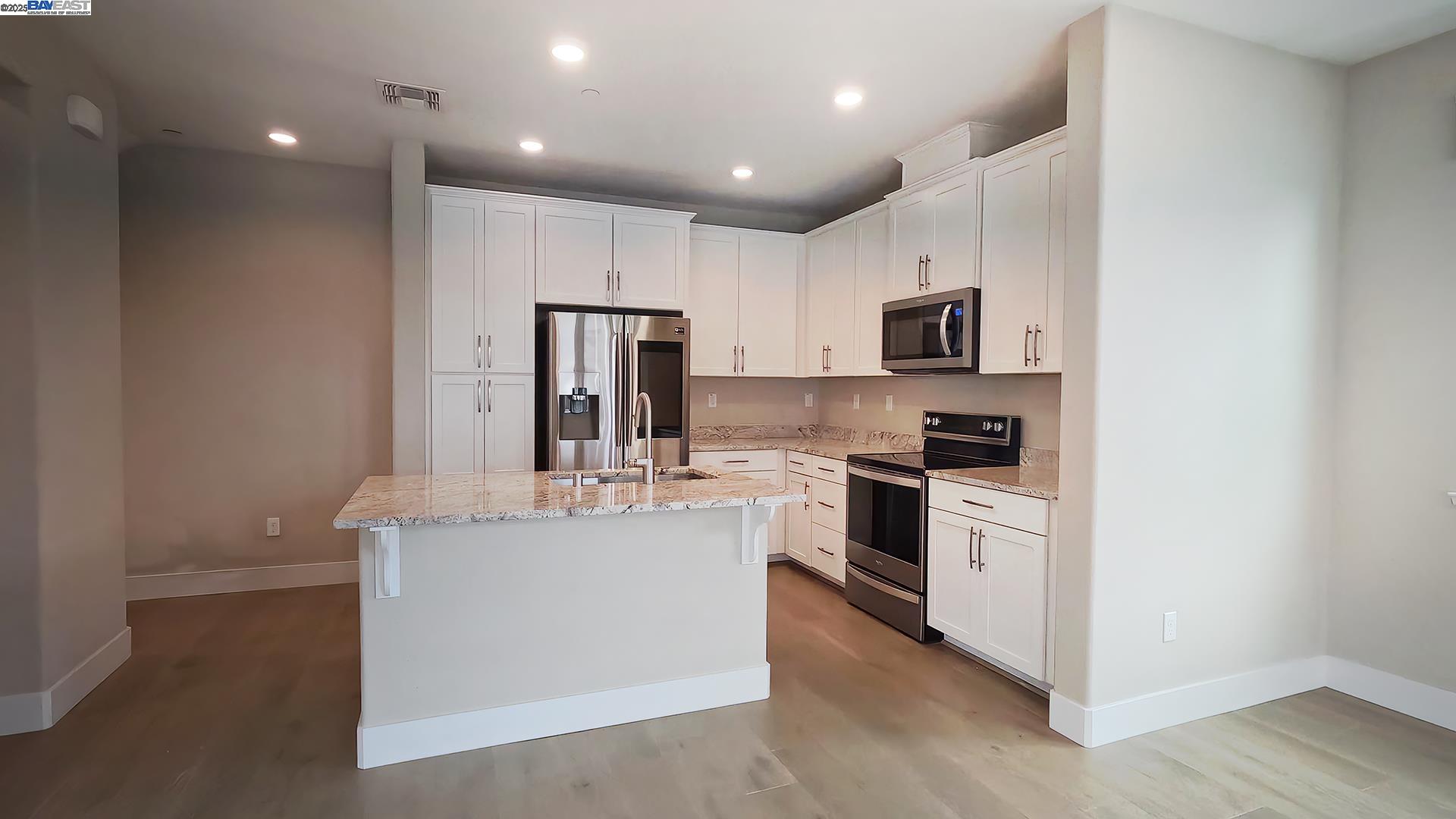 Detail Gallery Image 8 of 47 For 47 Tidal Way, San Mateo,  CA 94401 - 2 Beds | 2/1 Baths
