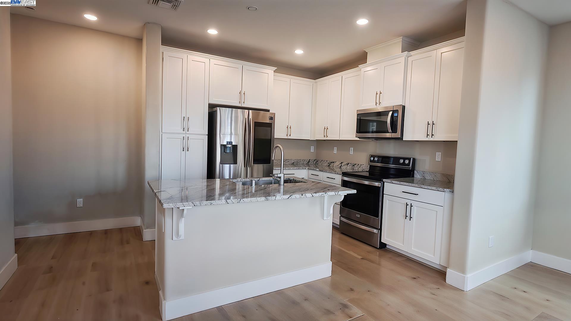 Detail Gallery Image 9 of 47 For 47 Tidal Way, San Mateo,  CA 94401 - 2 Beds | 2/1 Baths