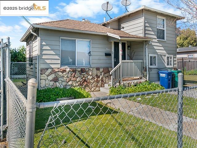 Detail Gallery Image 5 of 11 For 961 71st Ave, Oakland,  CA 94621 - 3 Beds | 1/1 Baths