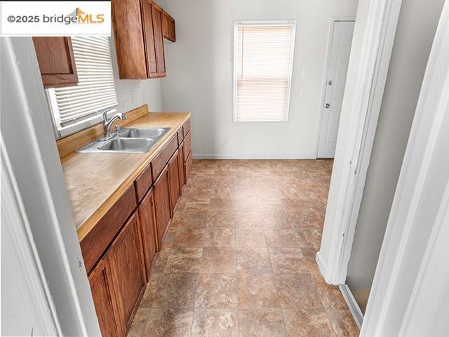 Detail Gallery Image 7 of 11 For 961 71st Ave, Oakland,  CA 94621 - 3 Beds | 1/1 Baths