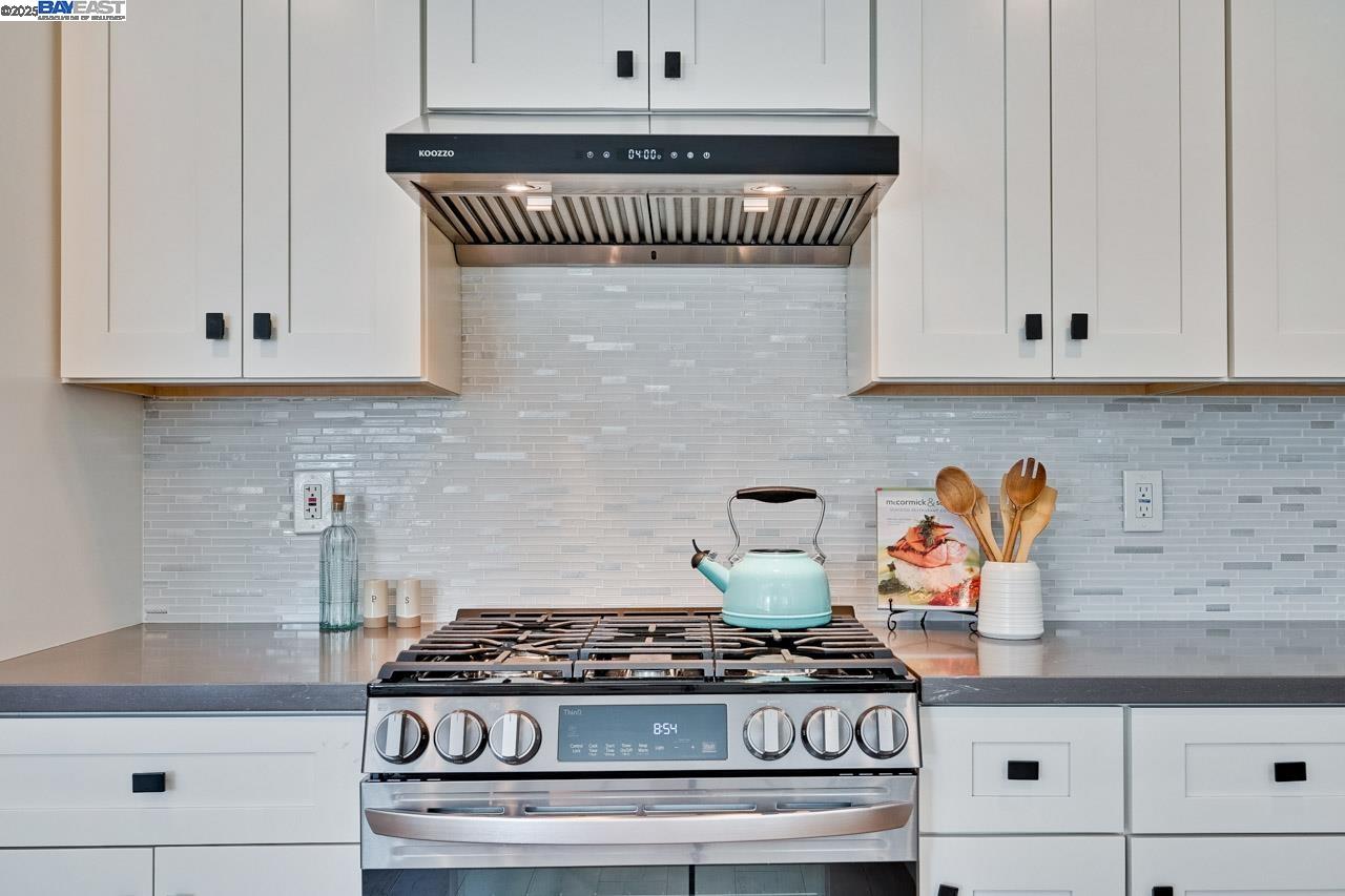 Detail Gallery Image 1 of 1 For 212 S Rengstorff Ave, Mountain View,  CA 94040 - 3 Beds | 2 Baths