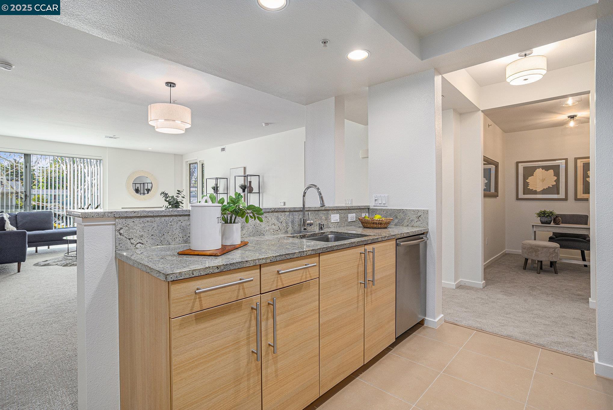 Detail Gallery Image 8 of 29 For 1655 N California #228,  Walnut Creek,  CA 94596 - 2 Beds | 2 Baths