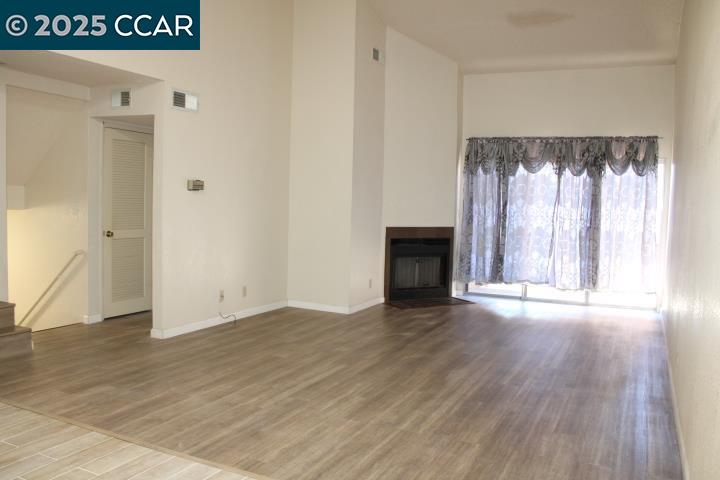 Detail Gallery Image 2 of 26 For 2121 Vale Rd #319,  San Pablo,  CA 94806 - 3 Beds | 2 Baths