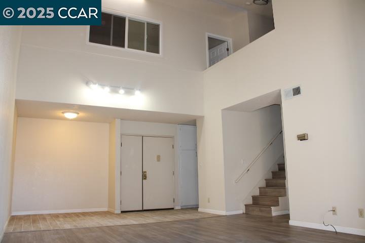 Detail Gallery Image 3 of 26 For 2121 Vale Rd #319,  San Pablo,  CA 94806 - 3 Beds | 2 Baths