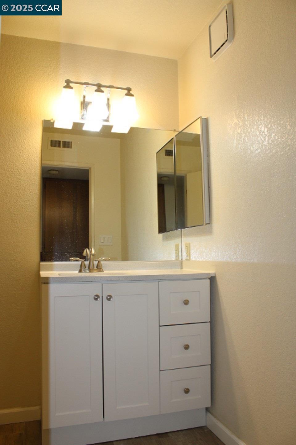 Detail Gallery Image 9 of 26 For 2121 Vale Rd #319,  San Pablo,  CA 94806 - 3 Beds | 2 Baths