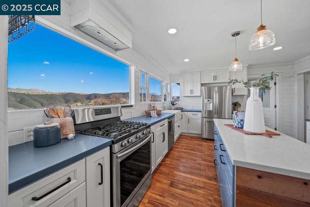 Detail Gallery Image 3 of 48 For 1635 Lower Trail Rd, Clayton,  CA 94517 - 3 Beds | 2/1 Baths