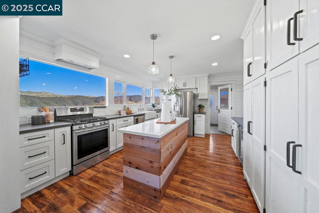Detail Gallery Image 4 of 48 For 1635 Lower Trail Rd, Clayton,  CA 94517 - 3 Beds | 2/1 Baths