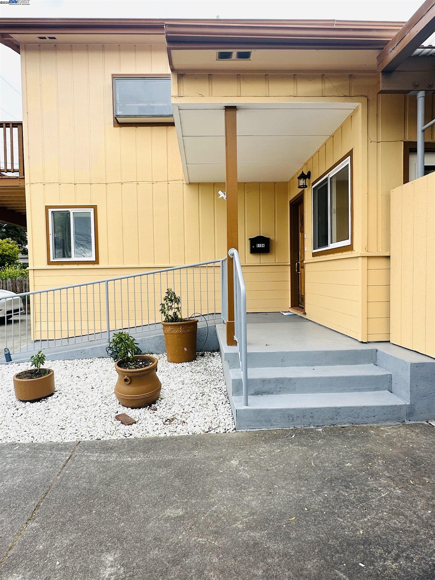 Detail Gallery Image 3 of 58 For 6104 Bernhard Ave, Richmond,  CA 94805 - 5 Beds | 4 Baths