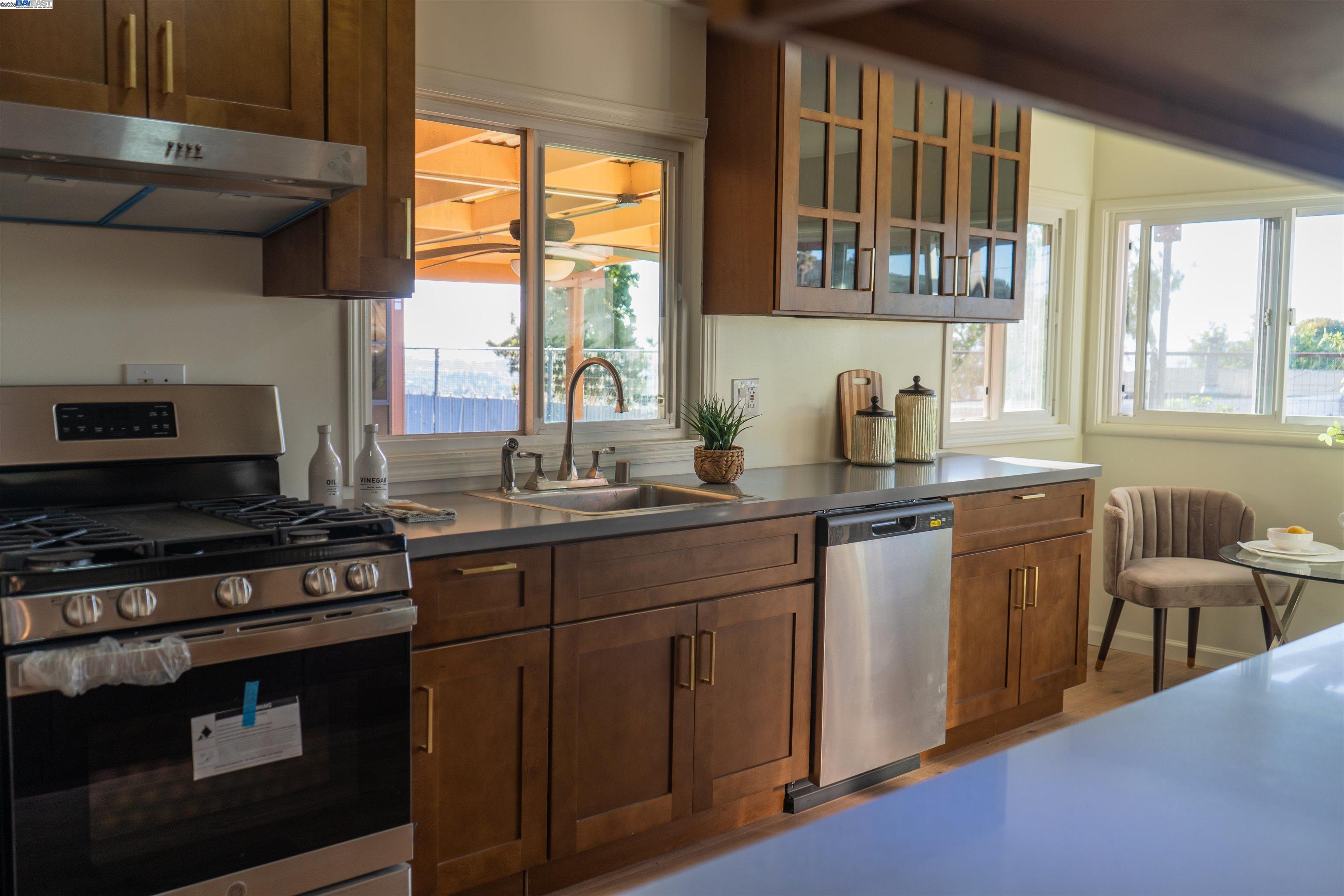 Detail Gallery Image 34 of 58 For 6104 Bernhard Ave, Richmond,  CA 94805 - 5 Beds | 4 Baths