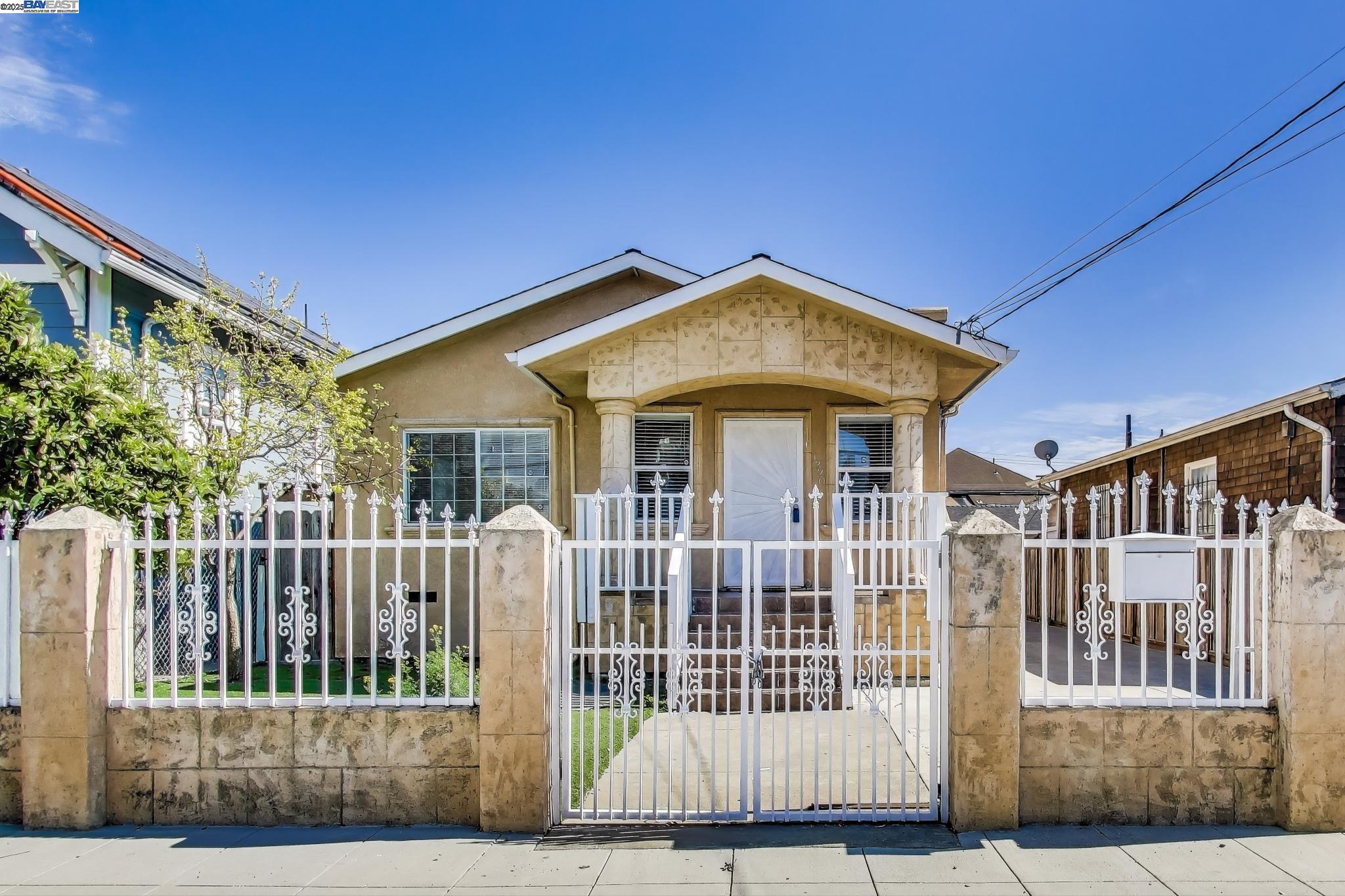 Detail Gallery Image 1 of 1 For 1320 76th Ave, Oakland,  CA 94621 - 3 Beds | 2 Baths