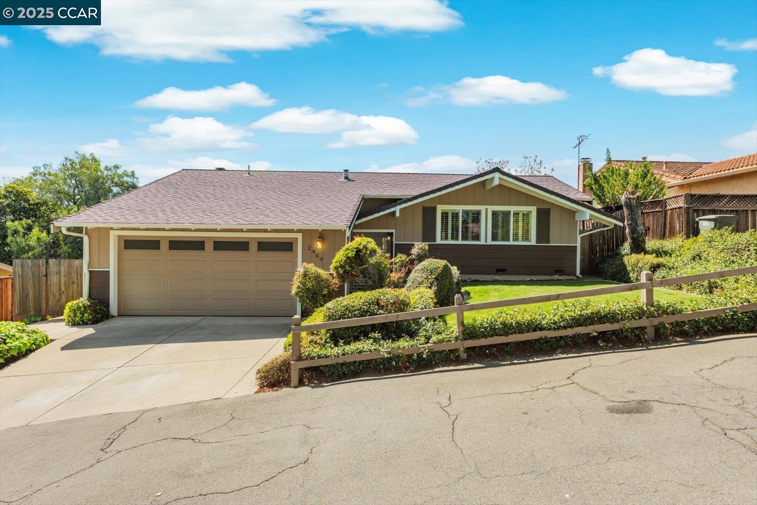 Detail Gallery Image 1 of 60 For 2409 Panoramic Dr, Concord,  CA 94520 - 4 Beds | 2/1 Baths