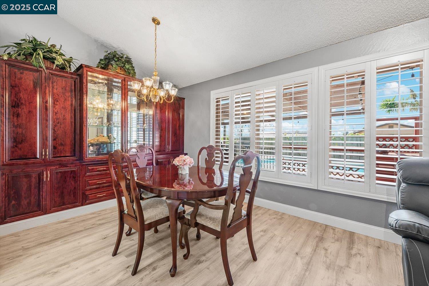 Detail Gallery Image 12 of 60 For 2409 Panoramic Dr, Concord,  CA 94520 - 4 Beds | 2/1 Baths
