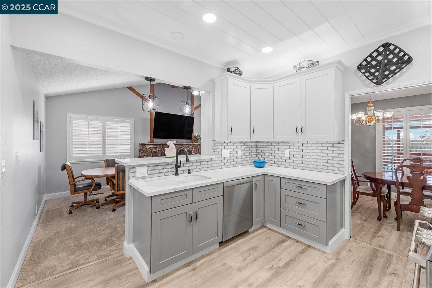 Detail Gallery Image 15 of 60 For 2409 Panoramic Dr, Concord,  CA 94520 - 4 Beds | 2/1 Baths