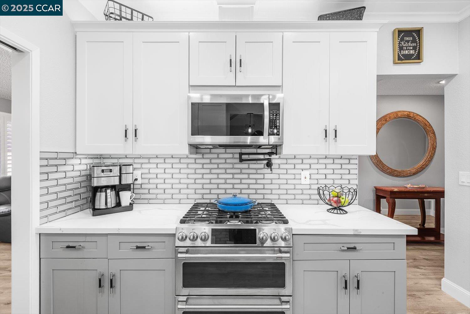 Detail Gallery Image 16 of 60 For 2409 Panoramic Dr, Concord,  CA 94520 - 4 Beds | 2/1 Baths