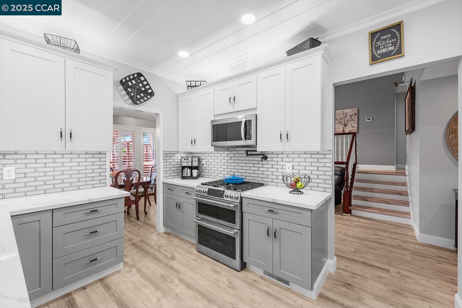 Detail Gallery Image 17 of 60 For 2409 Panoramic Dr, Concord,  CA 94520 - 4 Beds | 2/1 Baths