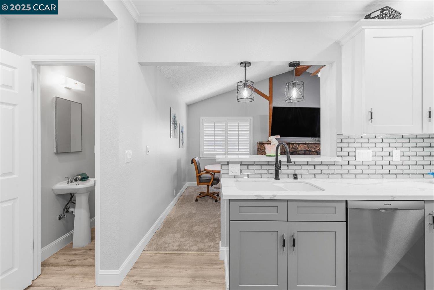 Detail Gallery Image 19 of 60 For 2409 Panoramic Dr, Concord,  CA 94520 - 4 Beds | 2/1 Baths