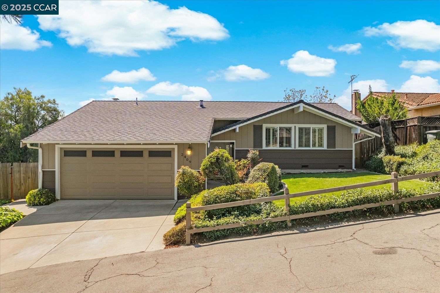 Detail Gallery Image 3 of 60 For 2409 Panoramic Dr, Concord,  CA 94520 - 4 Beds | 2/1 Baths