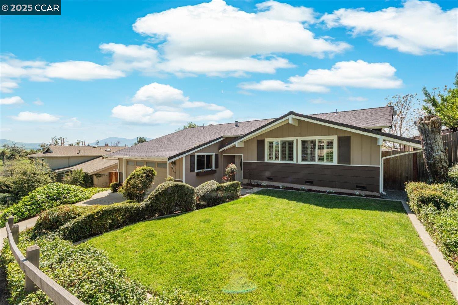 Detail Gallery Image 4 of 60 For 2409 Panoramic Dr, Concord,  CA 94520 - 4 Beds | 2/1 Baths