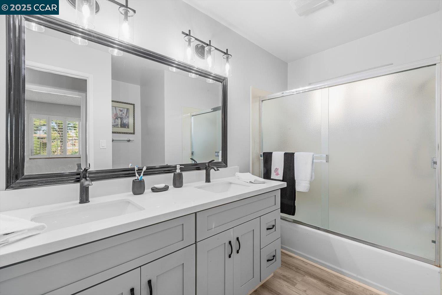 Detail Gallery Image 34 of 60 For 2409 Panoramic Dr, Concord,  CA 94520 - 4 Beds | 2/1 Baths