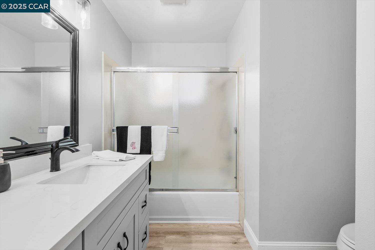 Detail Gallery Image 35 of 60 For 2409 Panoramic Dr, Concord,  CA 94520 - 4 Beds | 2/1 Baths