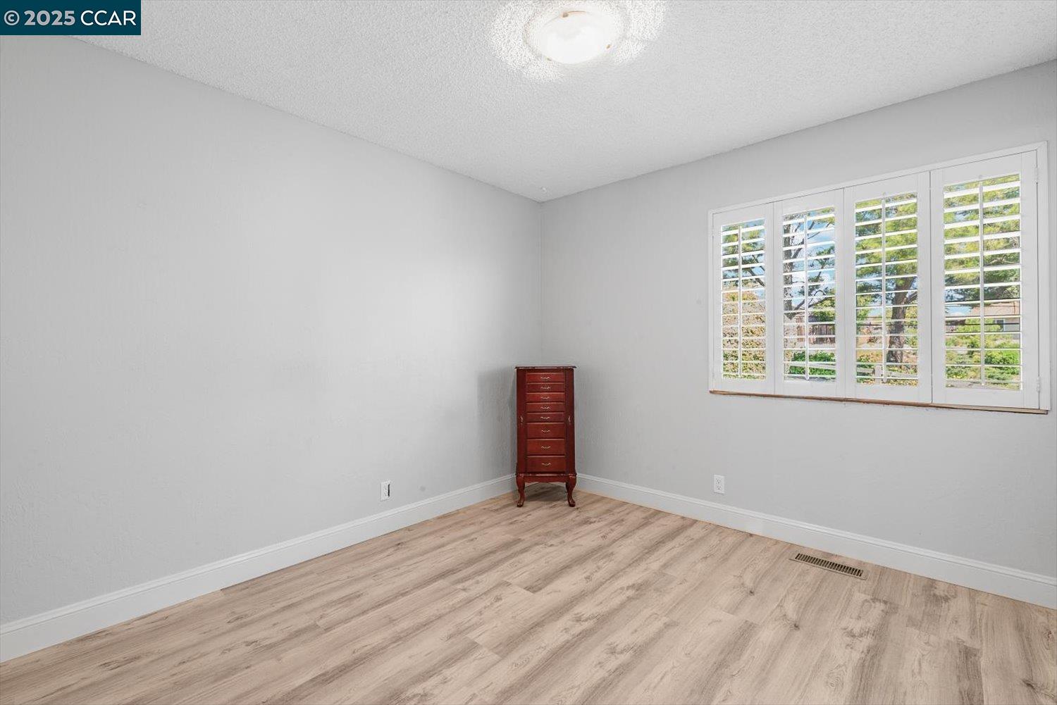 Detail Gallery Image 36 of 60 For 2409 Panoramic Dr, Concord,  CA 94520 - 4 Beds | 2/1 Baths