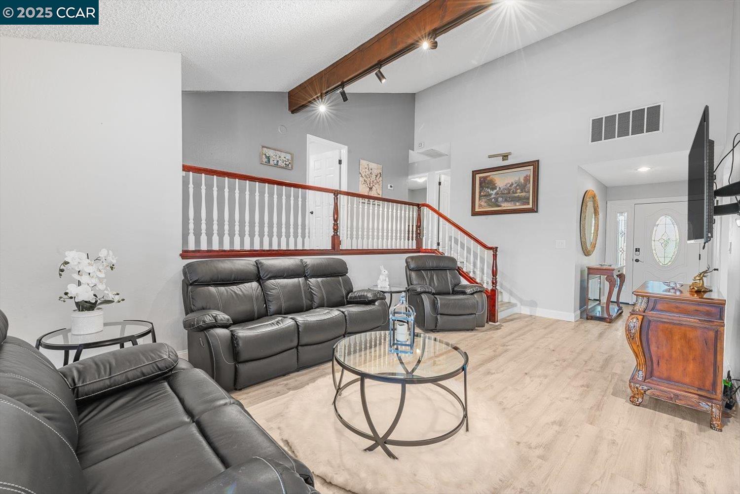 Detail Gallery Image 9 of 60 For 2409 Panoramic Dr, Concord,  CA 94520 - 4 Beds | 2/1 Baths
