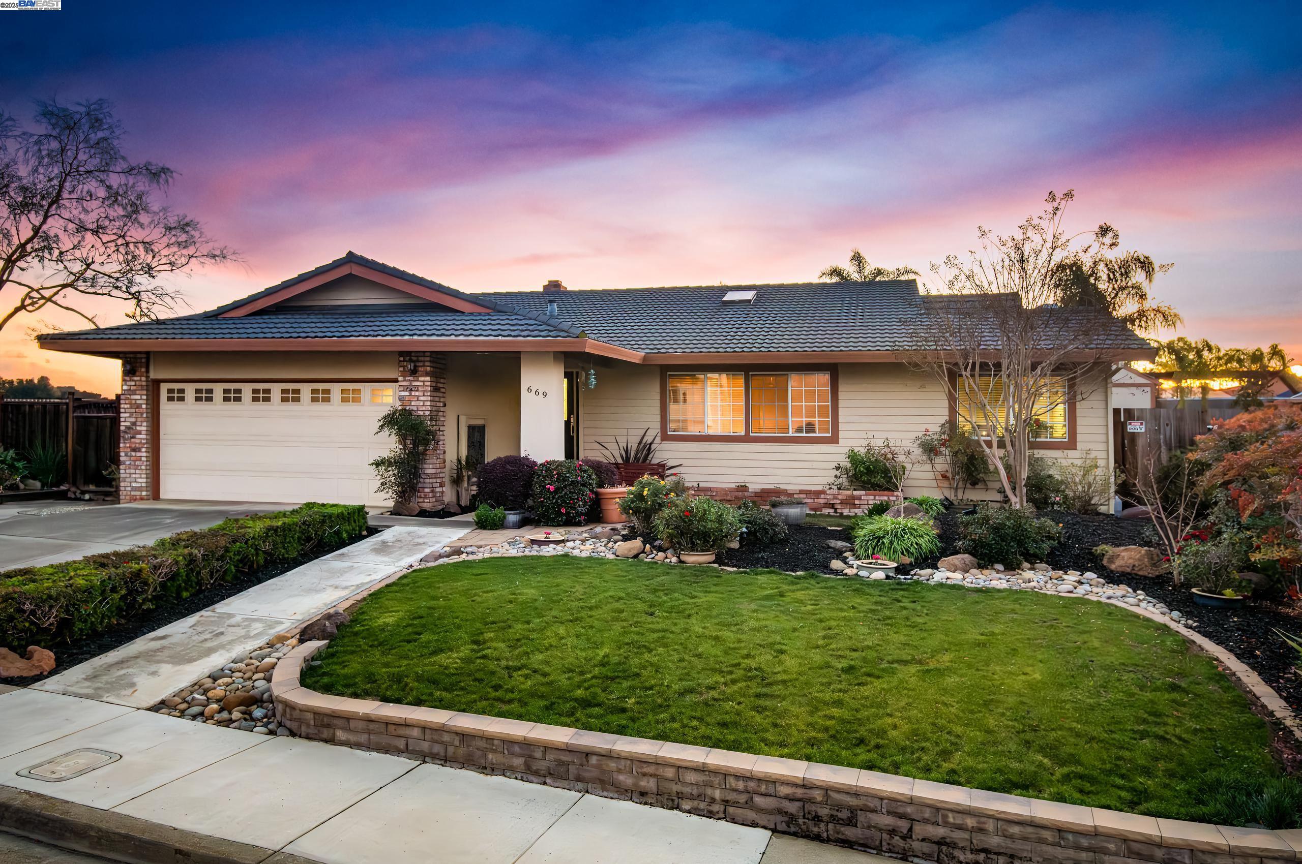 Detail Gallery Image 1 of 1 For 669 Sylvaner Dr, Pleasanton,  CA 94566 - 4 Beds | 2 Baths