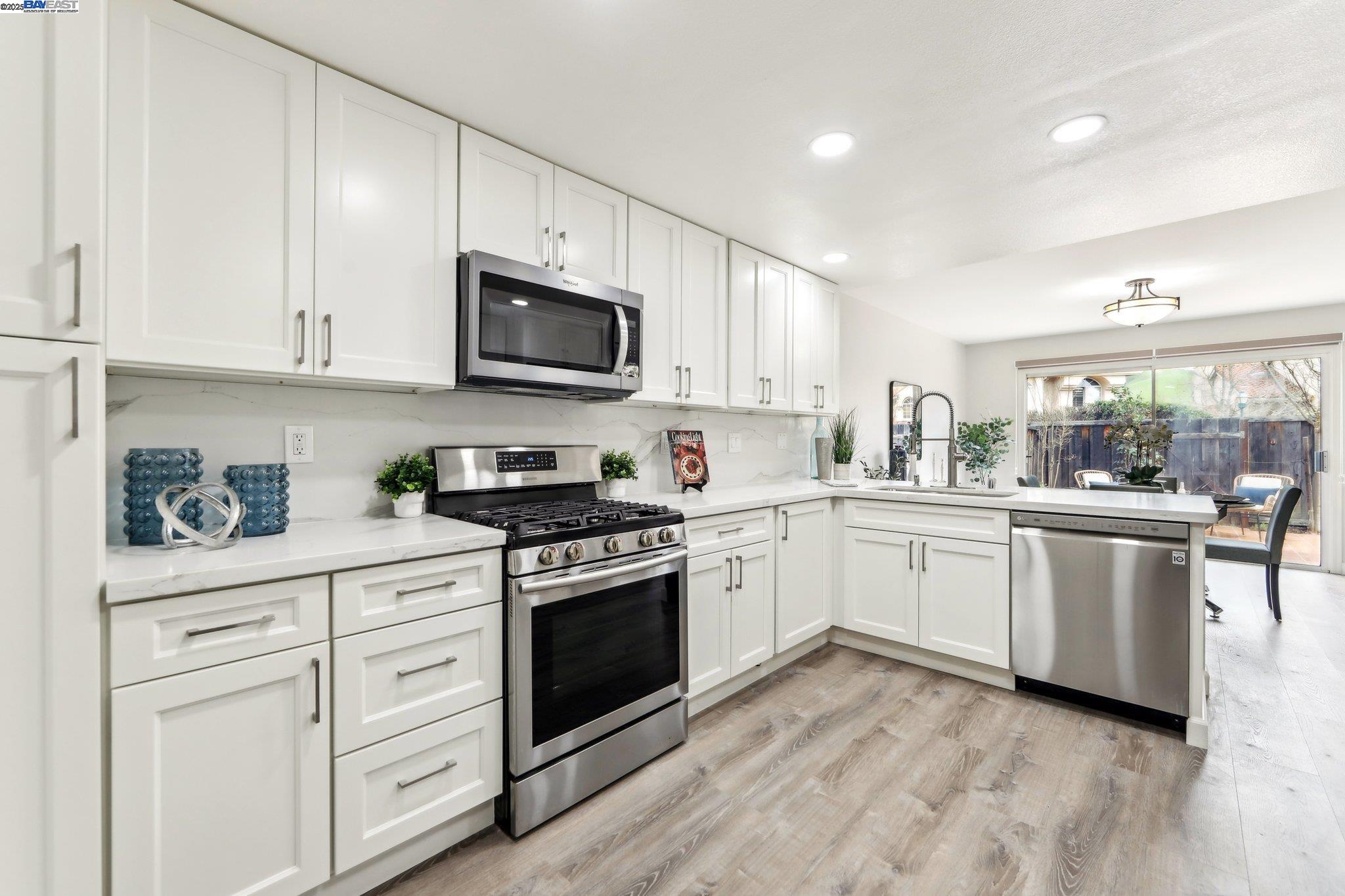 More Details about MLS # 41091060 : 371 BELLFLOWER CT
