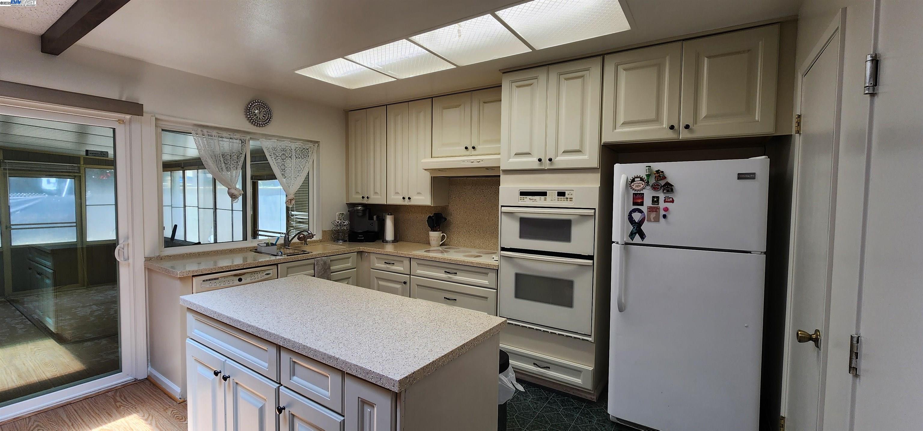 Detail Gallery Image 2 of 5 For 1849 Sherman Dr, Union City,  CA 94587 - 3 Beds | 2 Baths