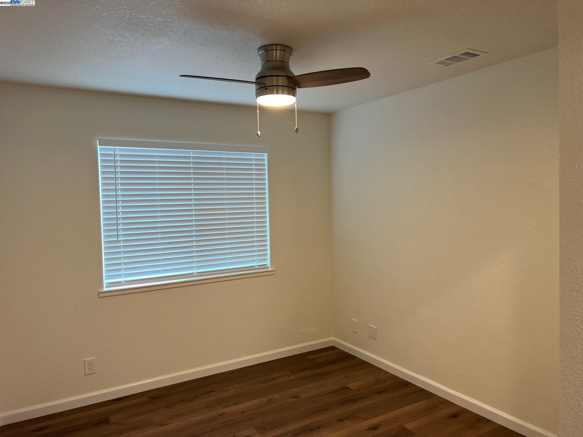 Detail Gallery Image 11 of 24 For 1637 Pine St, Livermore,  CA 94551 - 2 Beds | 2 Baths