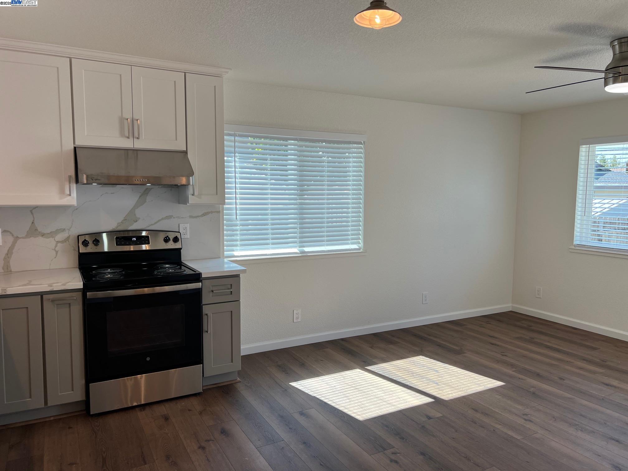 Detail Gallery Image 5 of 24 For 1637 Pine St, Livermore,  CA 94551 - 2 Beds | 2 Baths