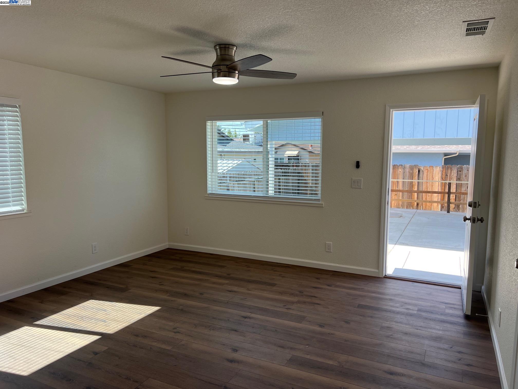 Detail Gallery Image 6 of 24 For 1637 Pine St, Livermore,  CA 94551 - 2 Beds | 2 Baths