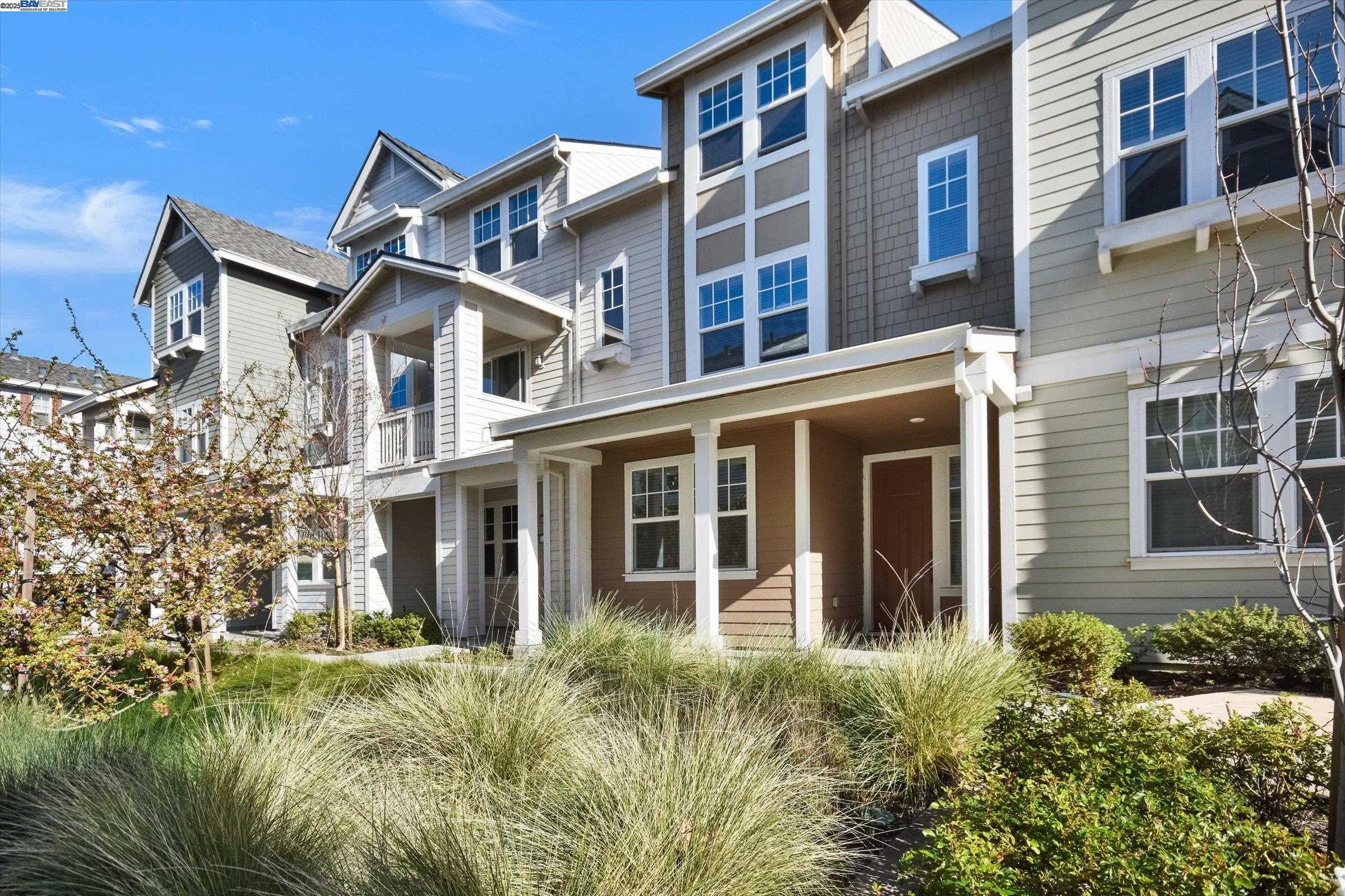 Detail Gallery Image 1 of 34 For 247 Orbit Way, Mountain View,  CA 94043 - 3 Beds | 3/1 Baths